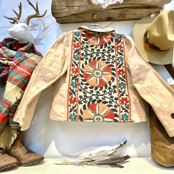 Upcycled FOLK back embroidery w farmhouse shabby chic vibe linen jacket - Picture 4 of 16